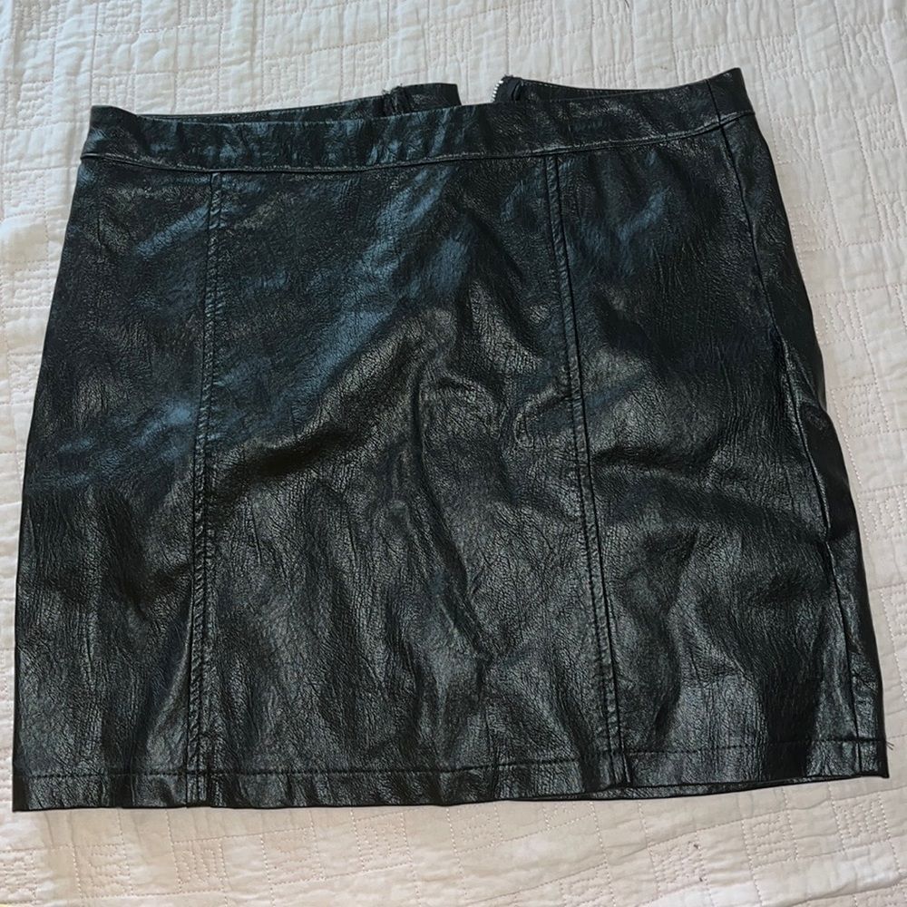 Leather skirt mid waistline